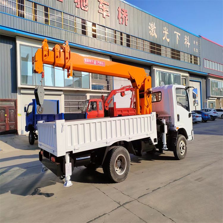 花莲市三轮随车吊定制 农用改装机自备吊中瑞长期出售